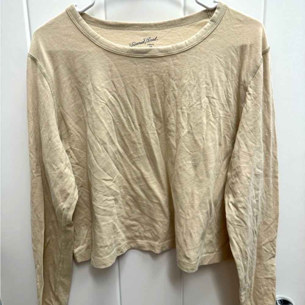 New long sleeves crop top.
